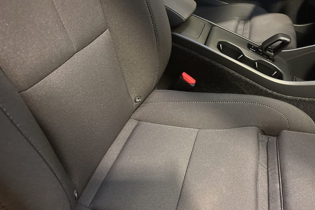 Vehicle Image 25