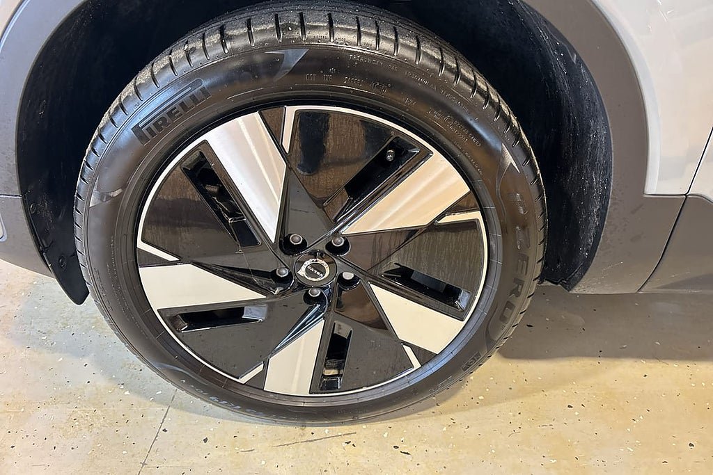 Vehicle Image 23