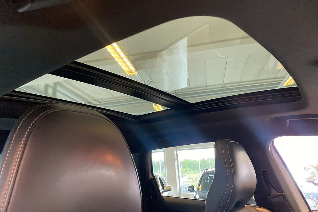 Vehicle Image 25