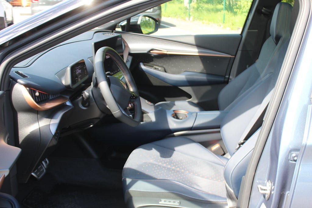 Vehicle Image 14