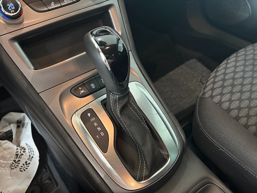Vehicle Image 16