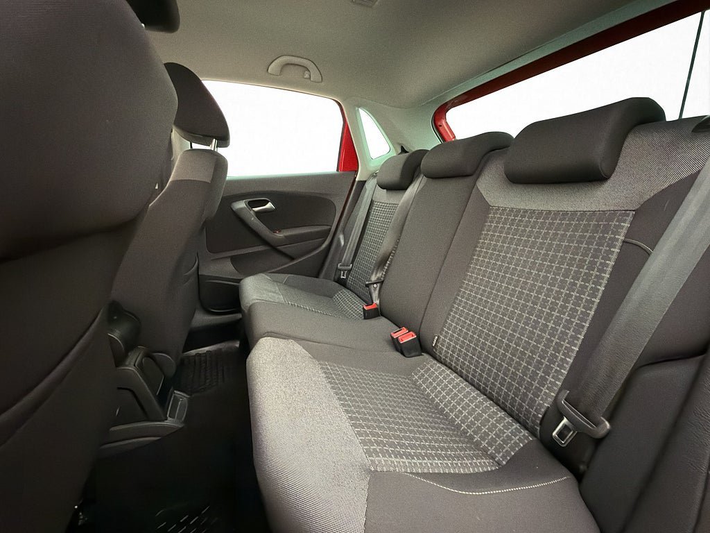 Vehicle Image 25