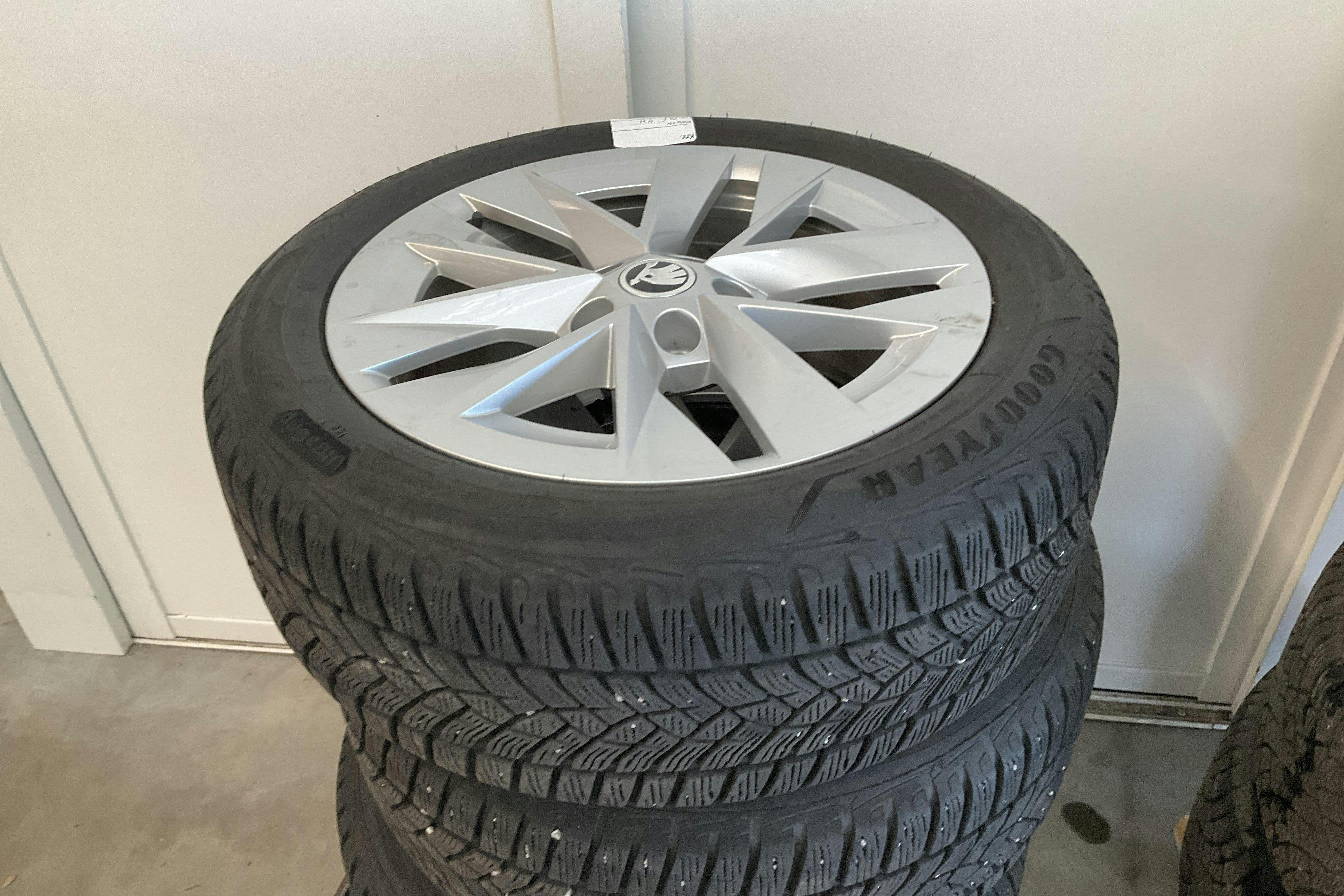 Vehicle Image 16