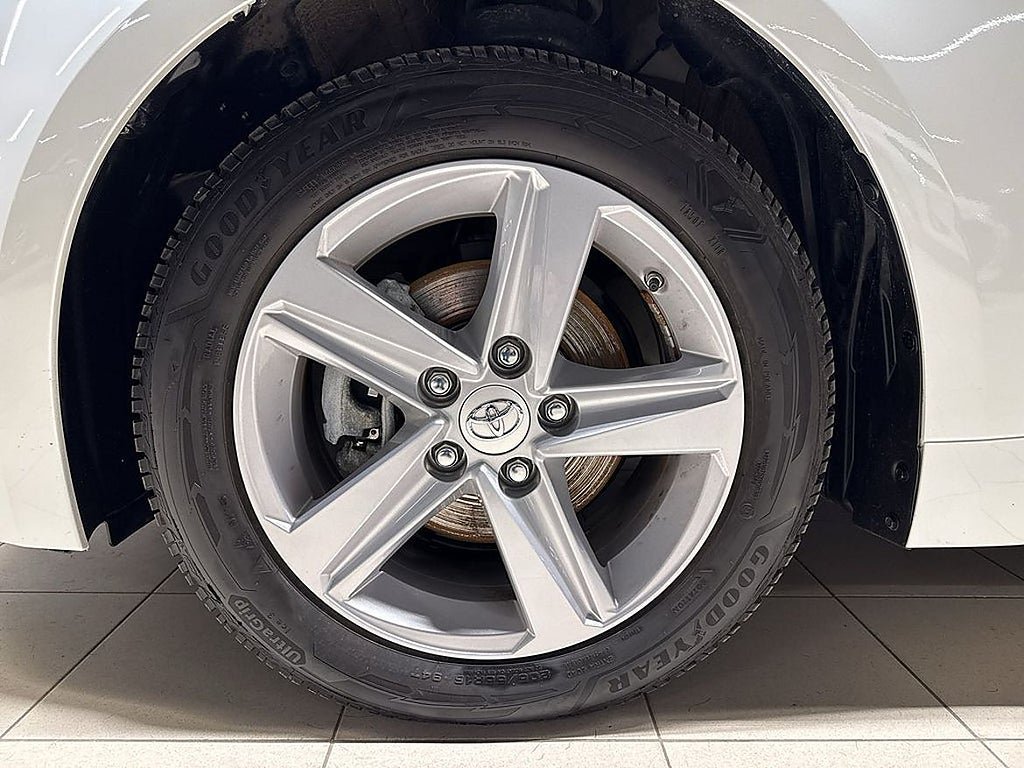 Vehicle Image 11