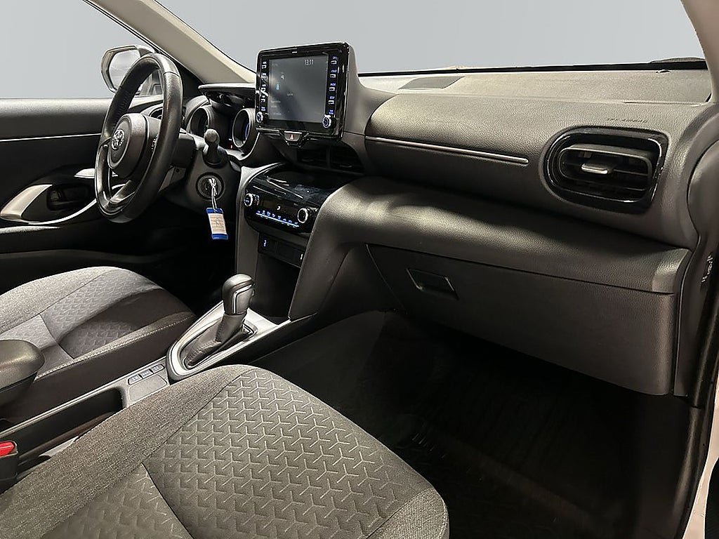 Vehicle Image 6