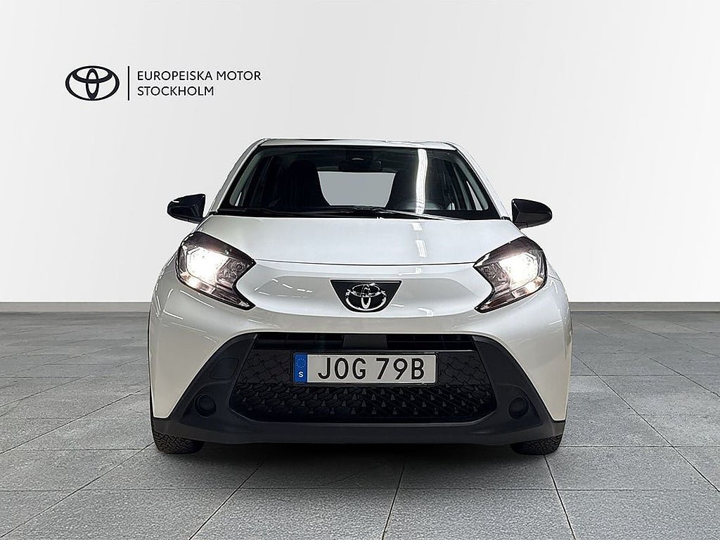 Vehicle Image 6