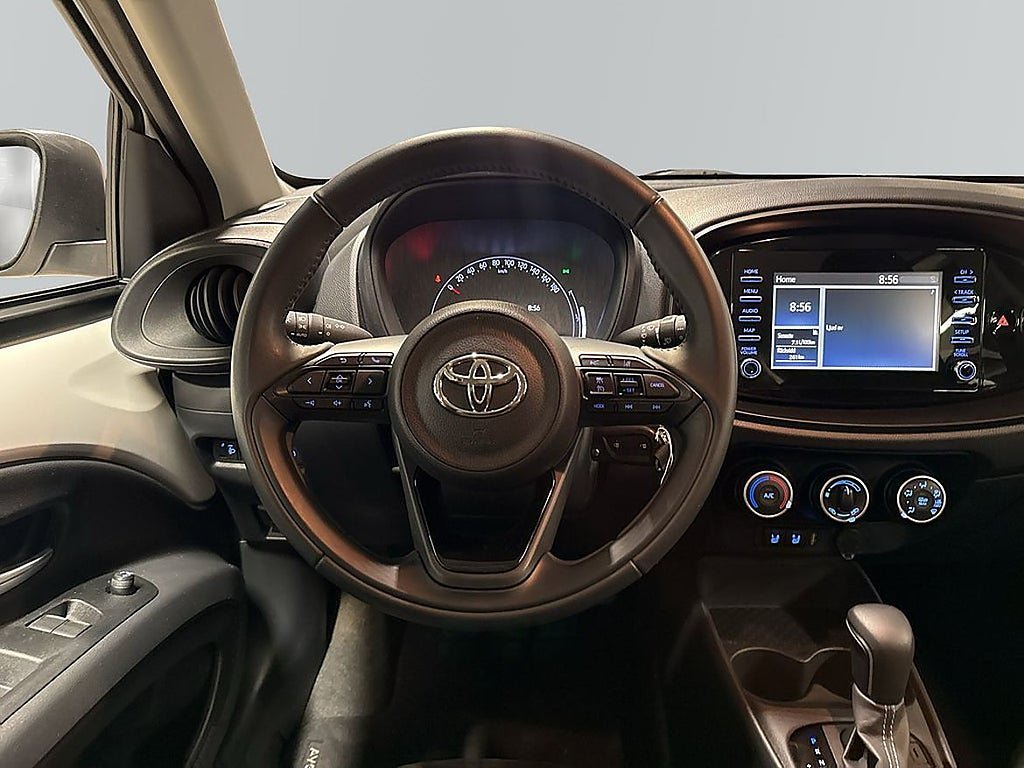 Vehicle Image 10