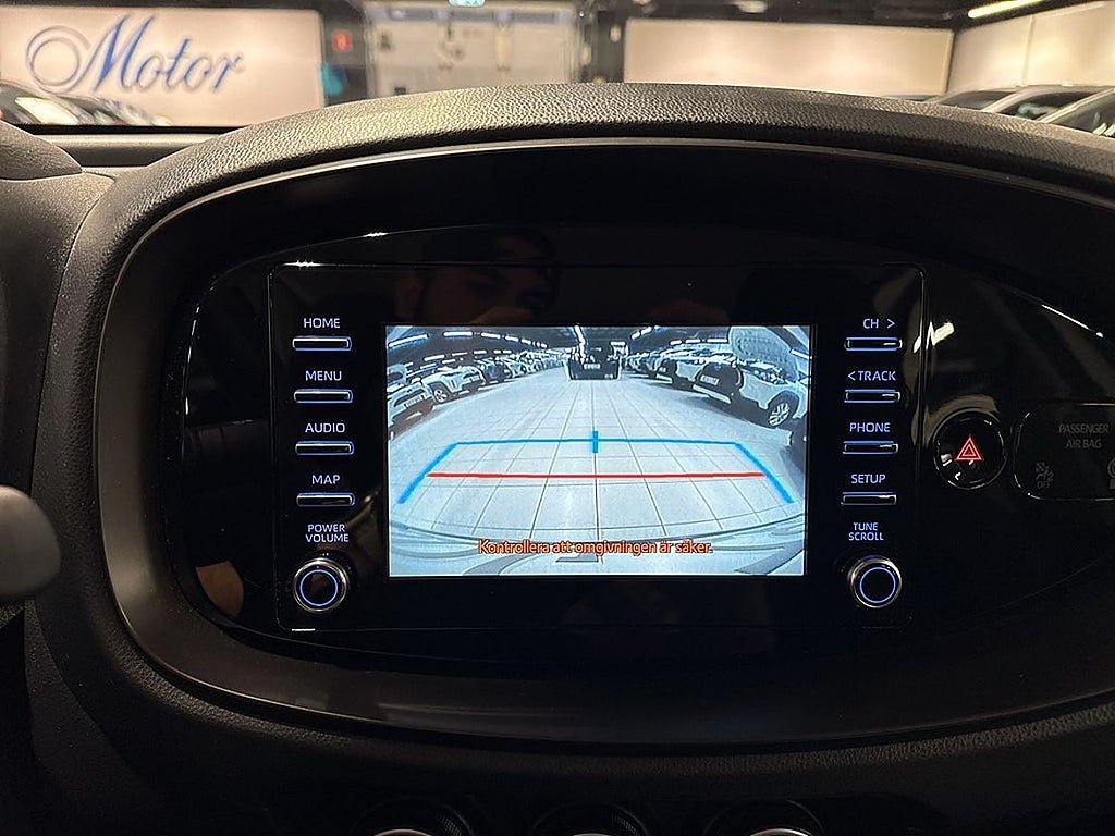 Vehicle Image 12