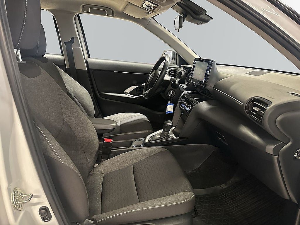 Vehicle Image 6