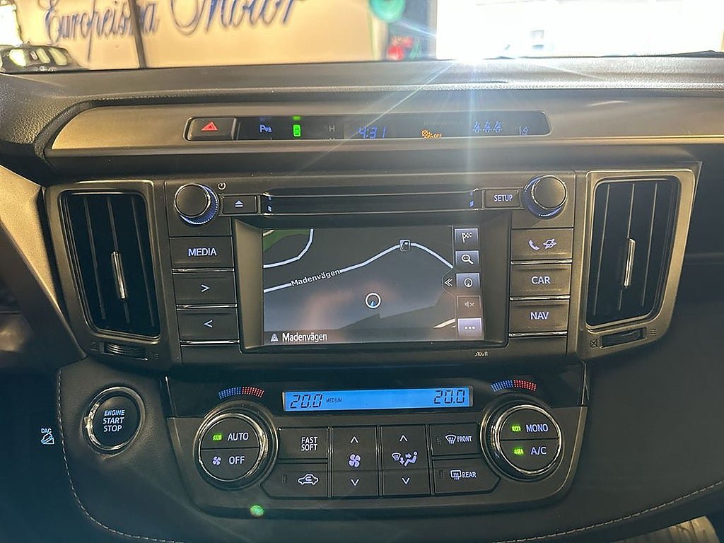 Vehicle Image 15