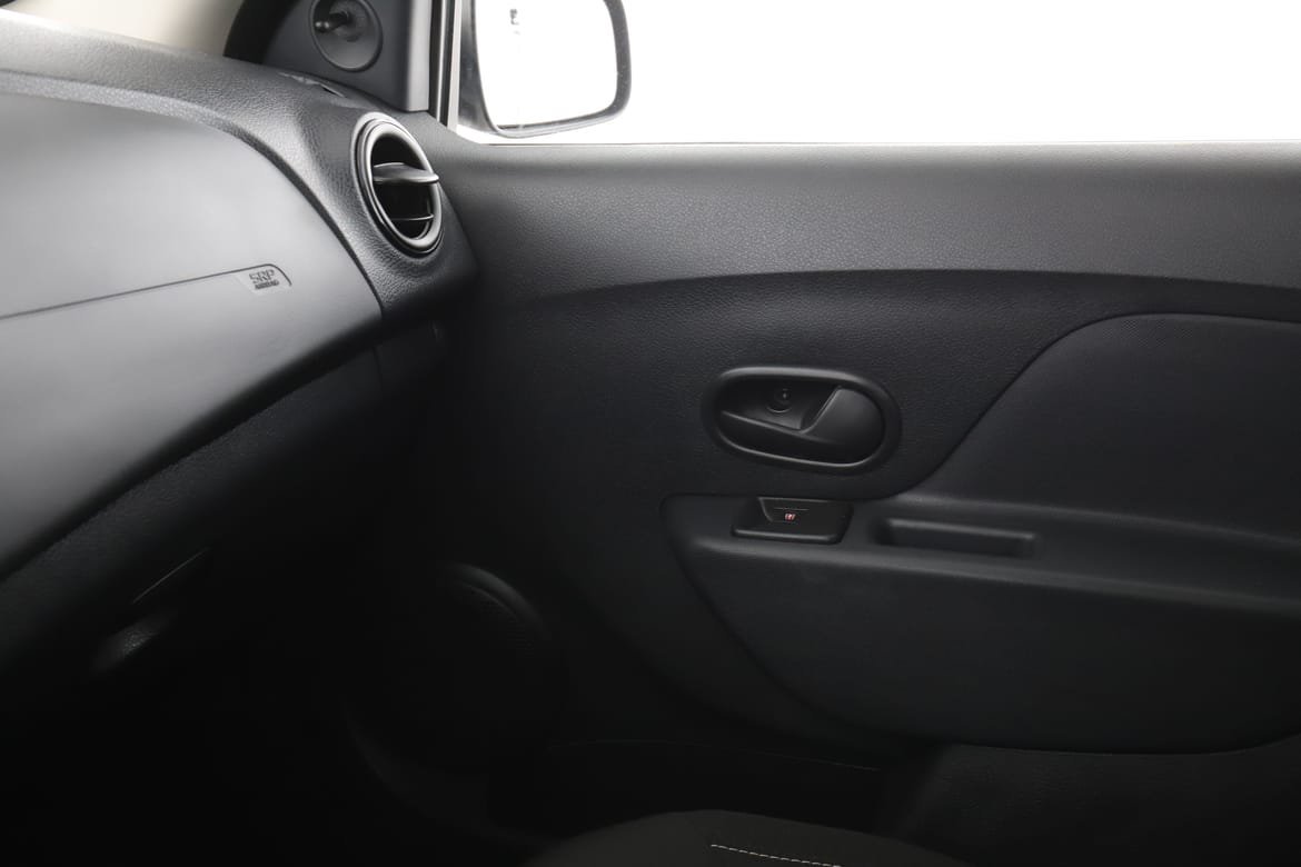 Vehicle Image 17