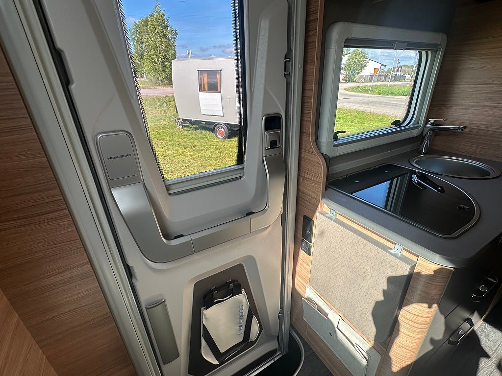 Vehicle Image 36