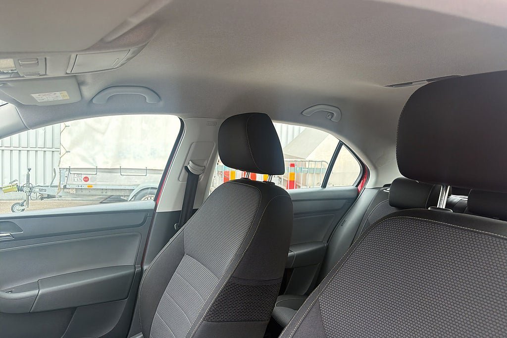 Vehicle Image 16