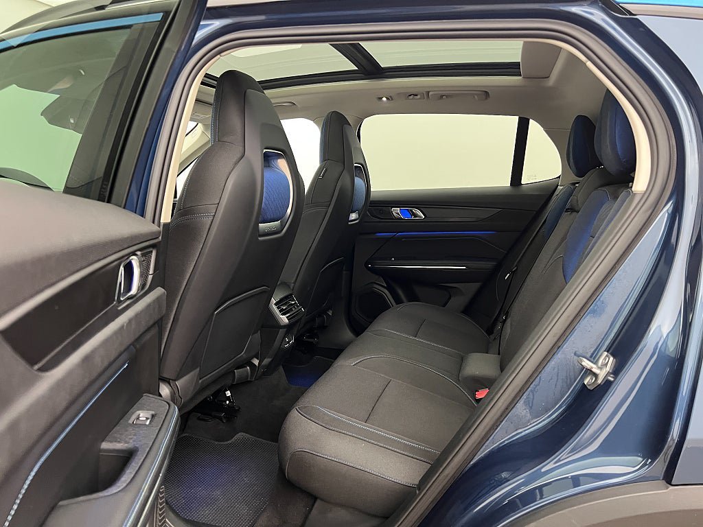 Vehicle Image 17