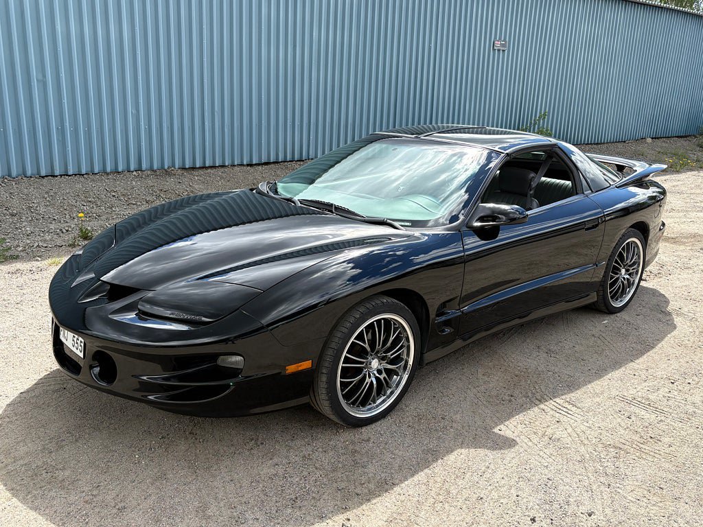 Vehicle Image 16