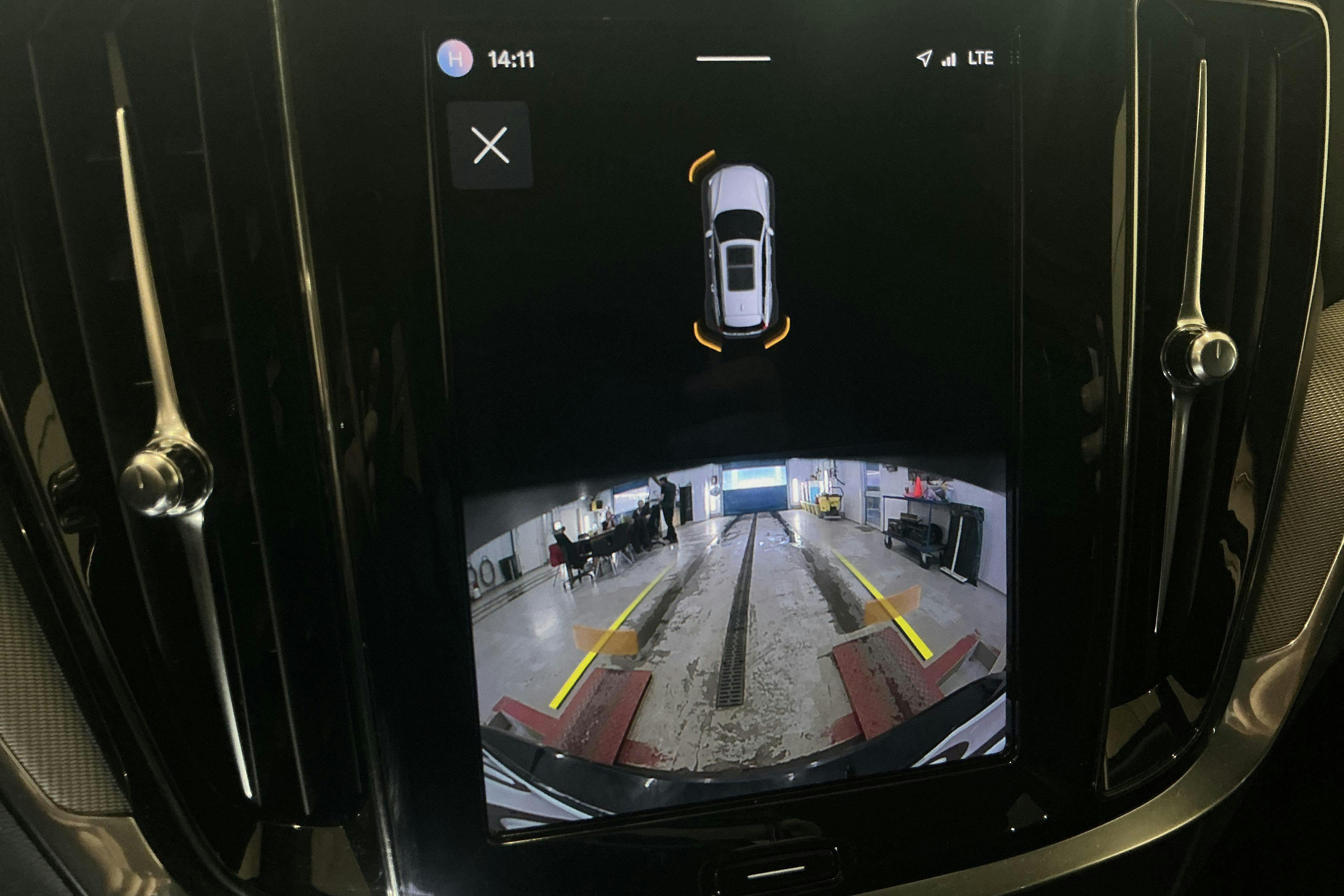 Vehicle Image 12
