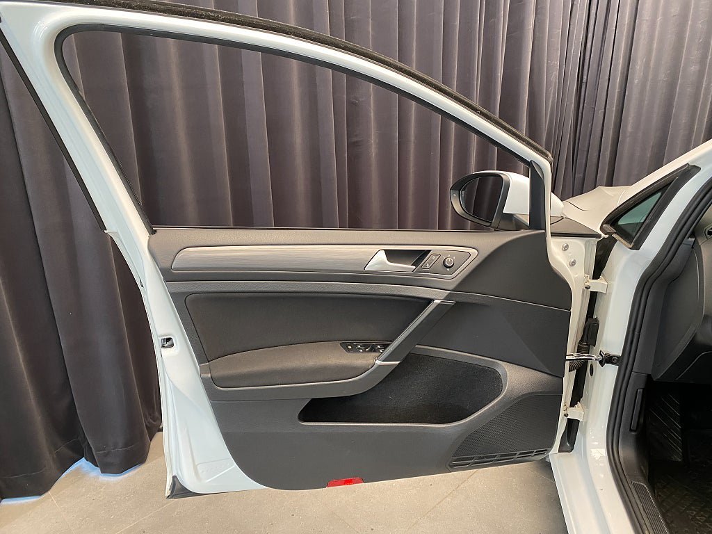 Vehicle Image 26