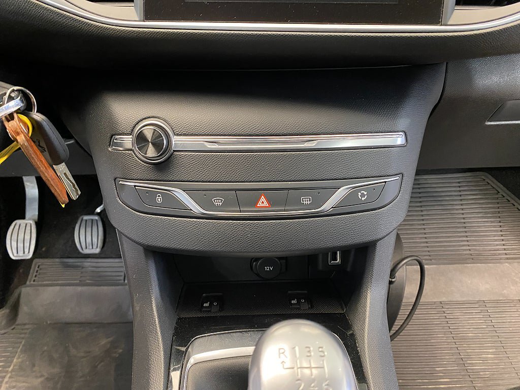 Vehicle Image 32