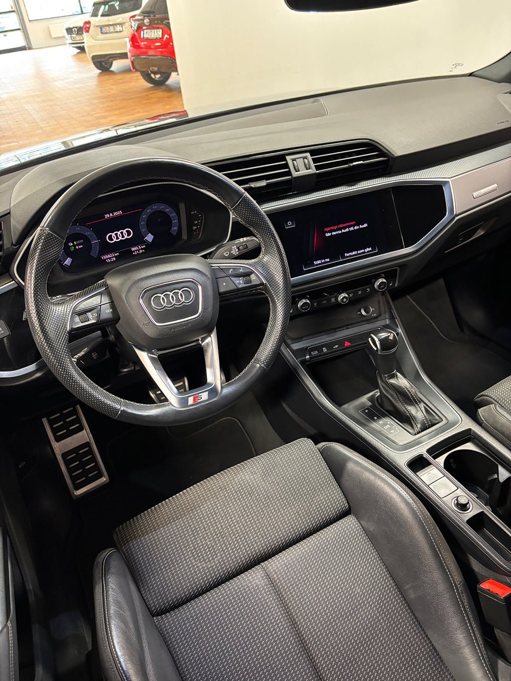 Vehicle Image 15