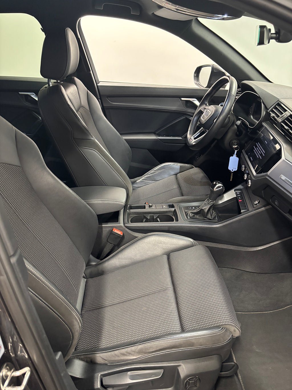 Vehicle Image 18