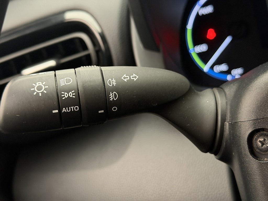 Vehicle Image 25