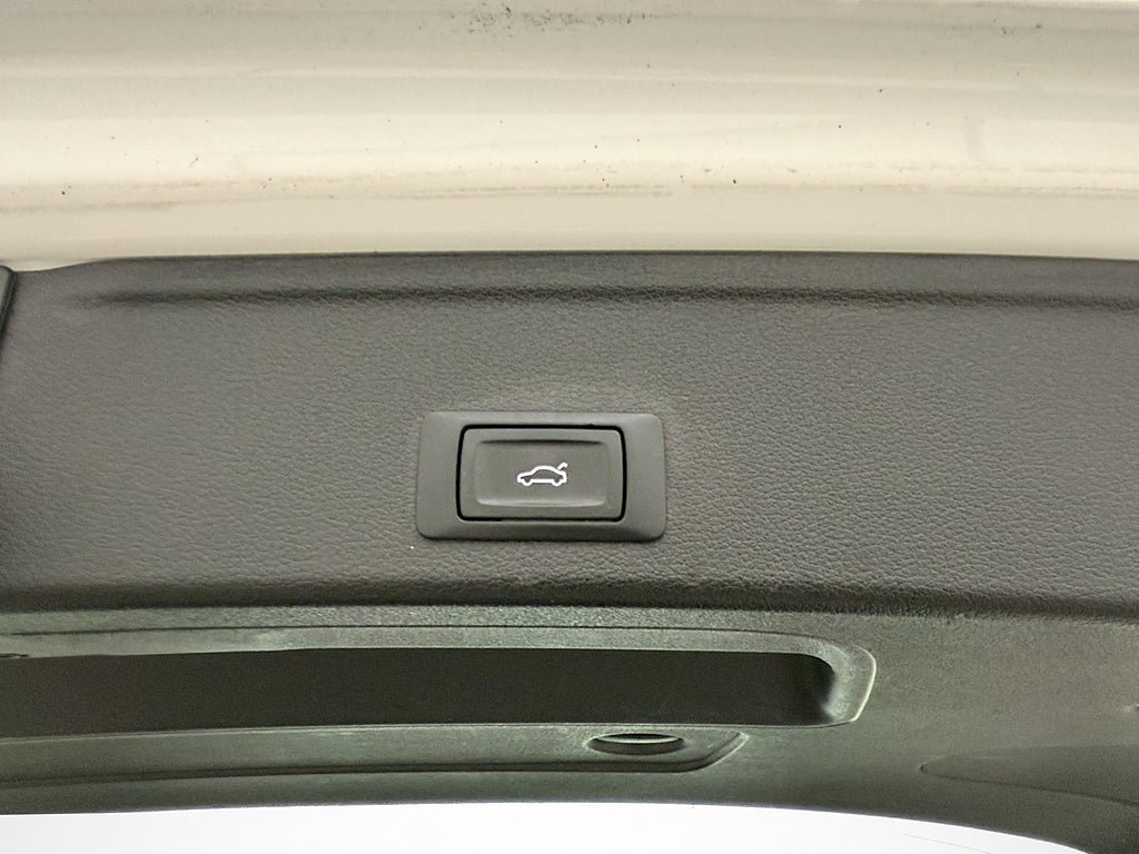 Vehicle Image 34