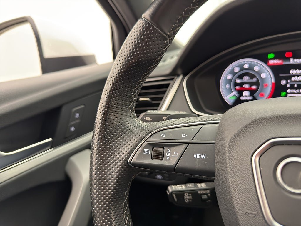 Vehicle Image 32