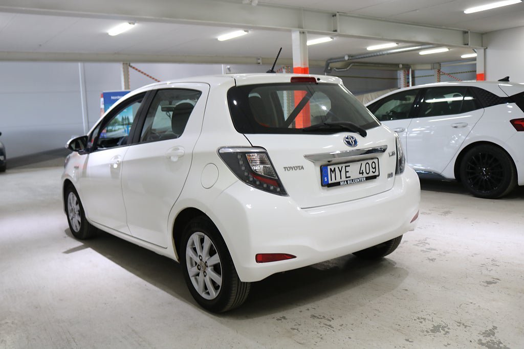Vehicle Image 6