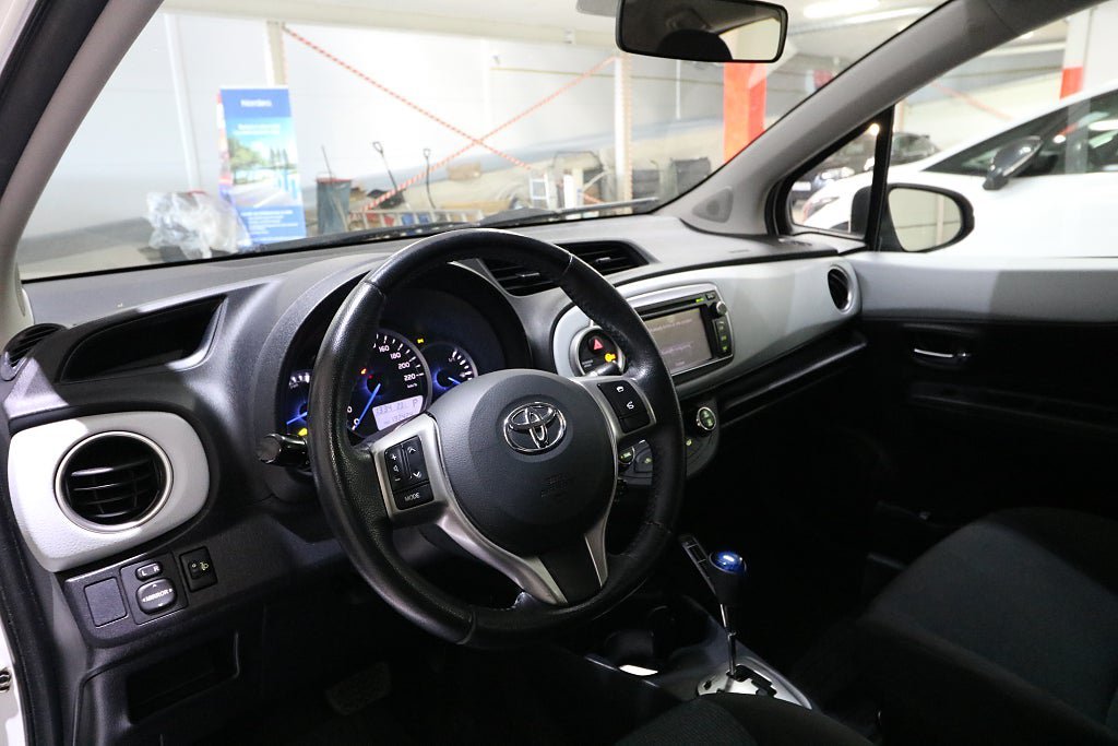 Vehicle Image 8