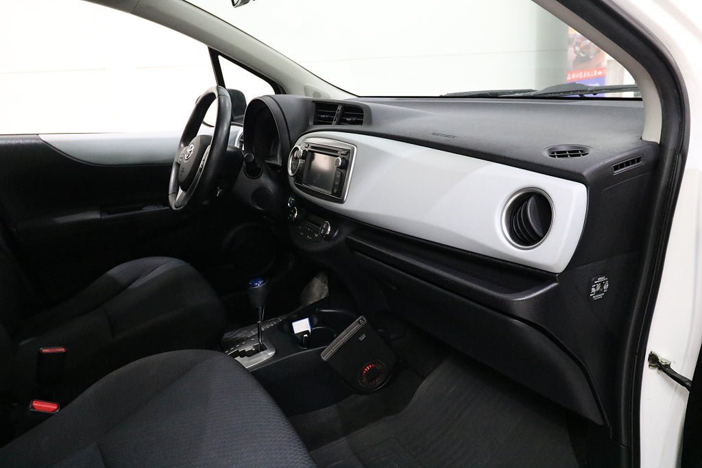 Vehicle Image 13