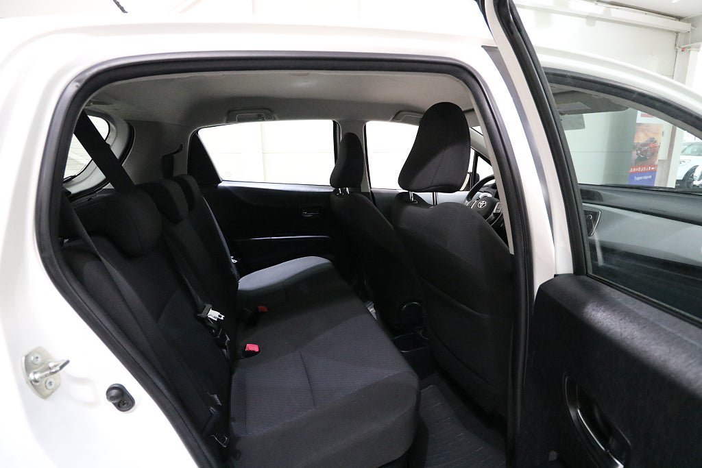 Vehicle Image 16