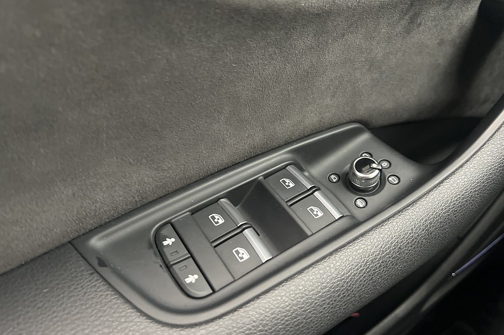 Vehicle Image 33