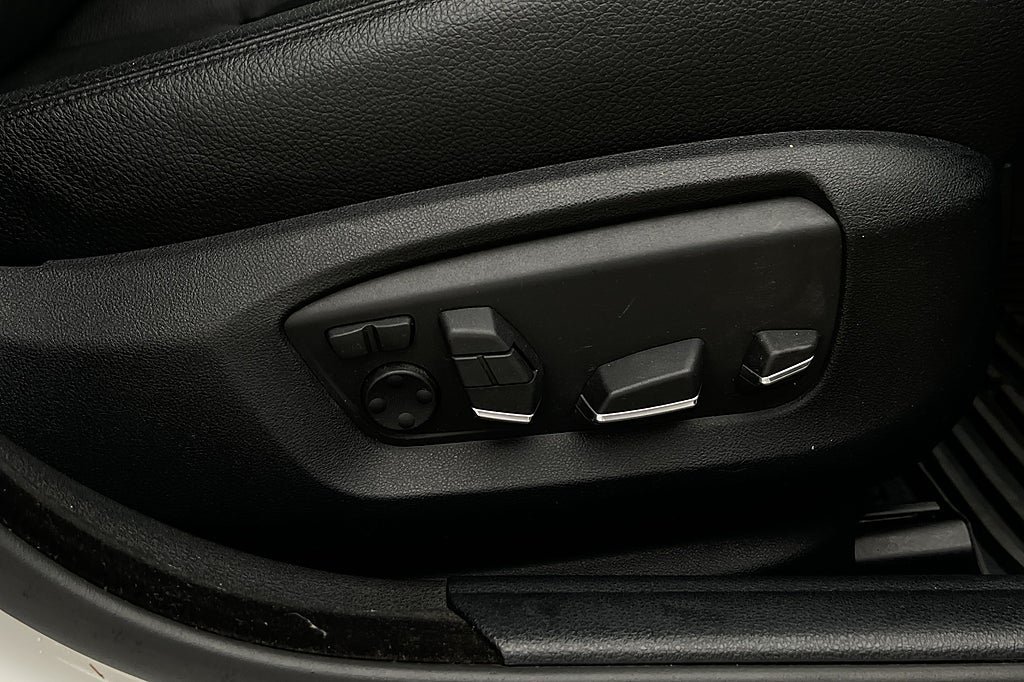 Vehicle Image 27