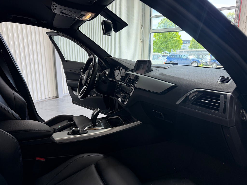 Vehicle Image 17