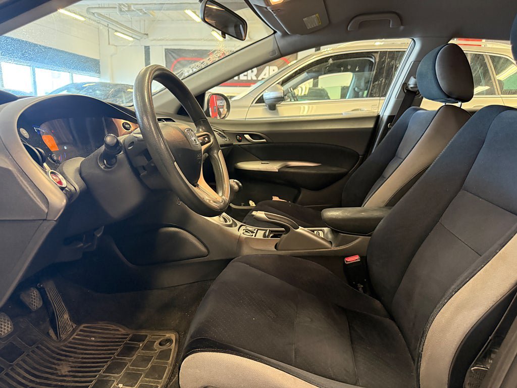 Vehicle Image 9