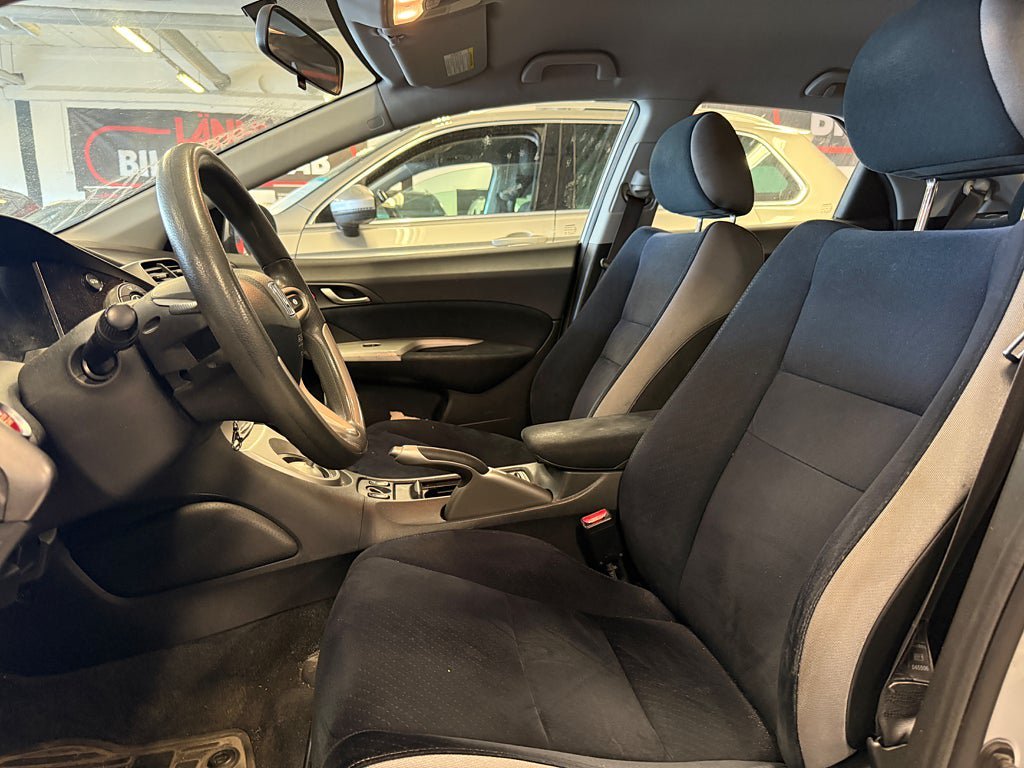 Vehicle Image 10