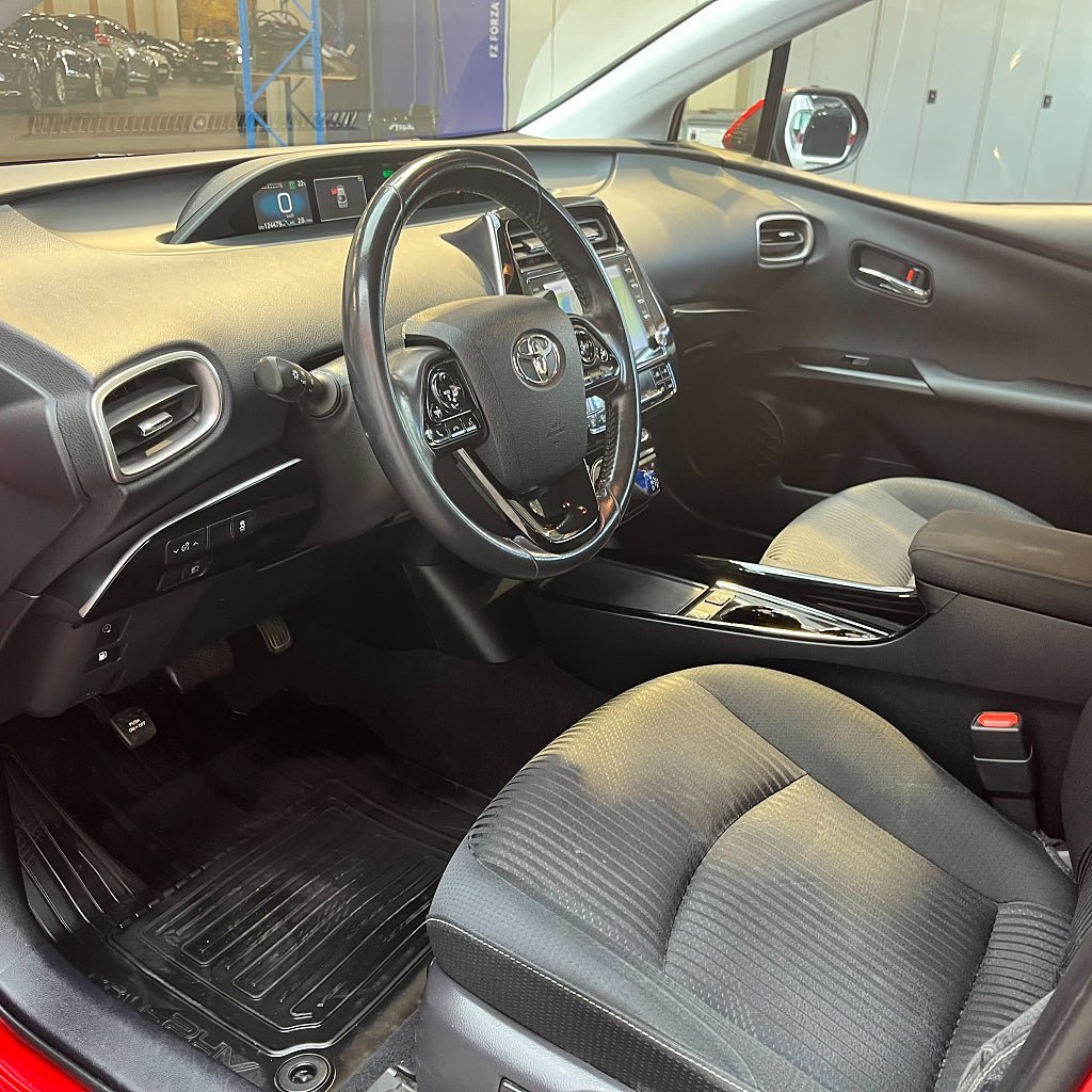 Vehicle Image 12