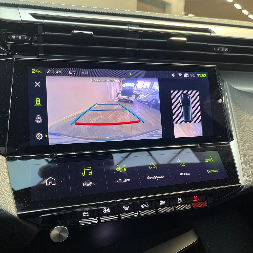 Vehicle Image 12