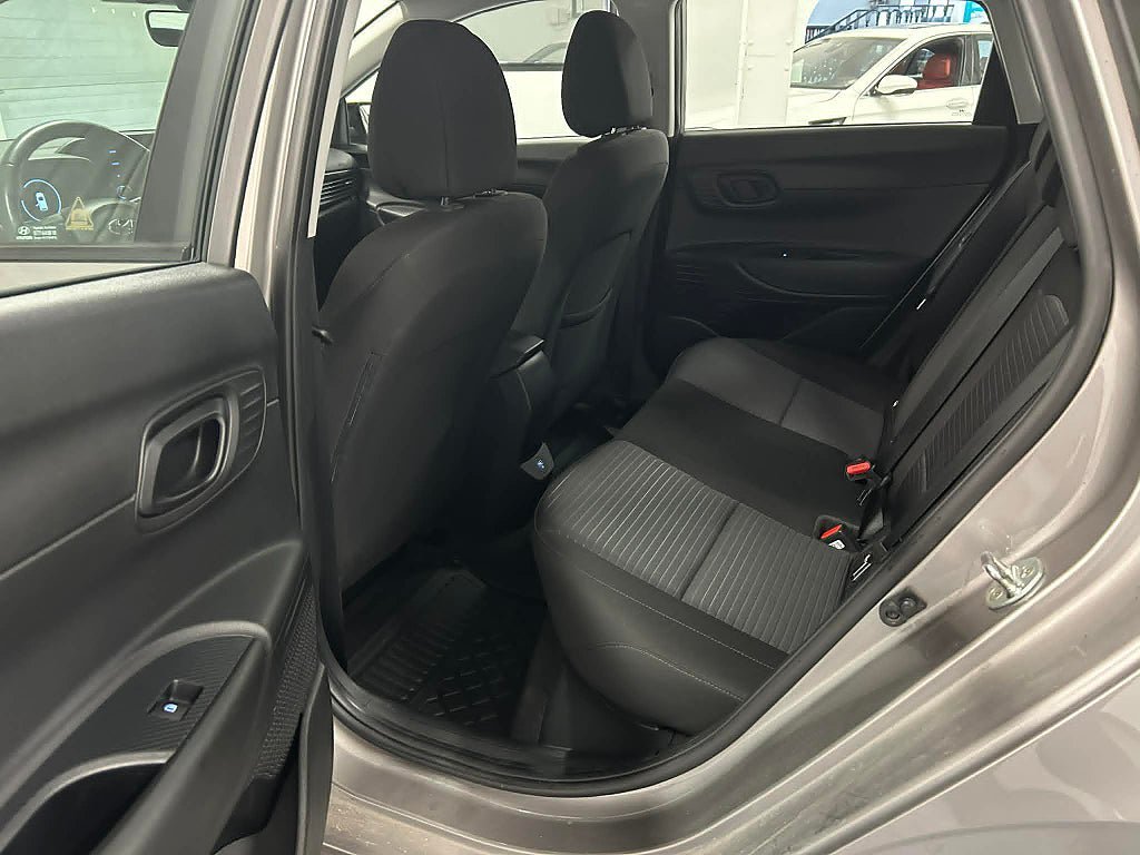 Vehicle Image 12
