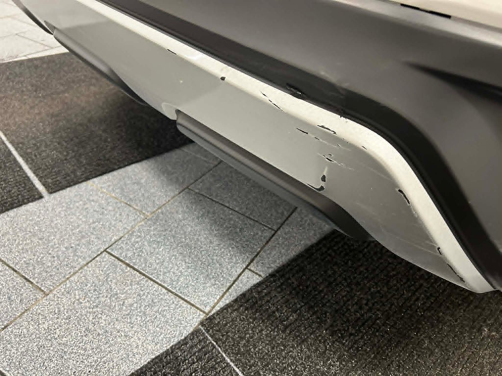 Vehicle Image 16