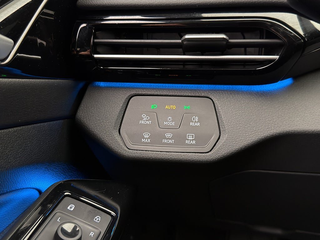 Vehicle Image 28