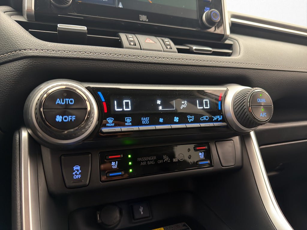 Vehicle Image 28