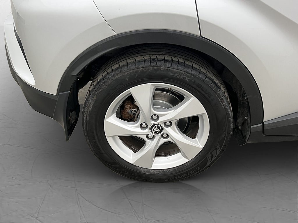 Vehicle Image 25
