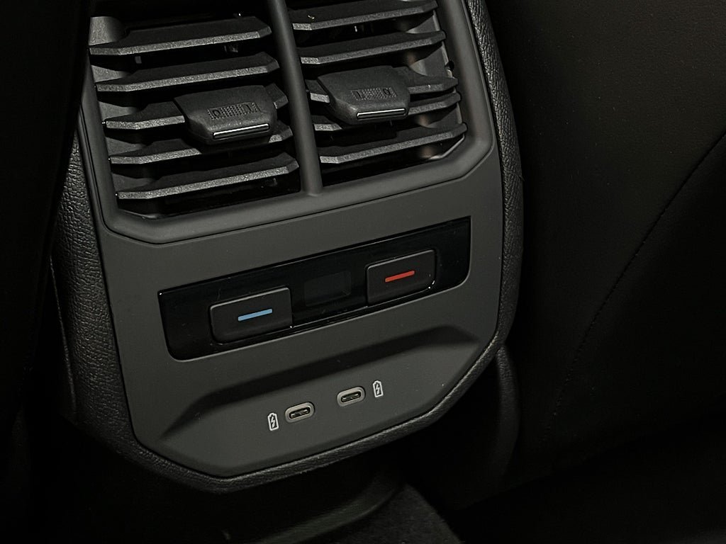 Vehicle Image 28