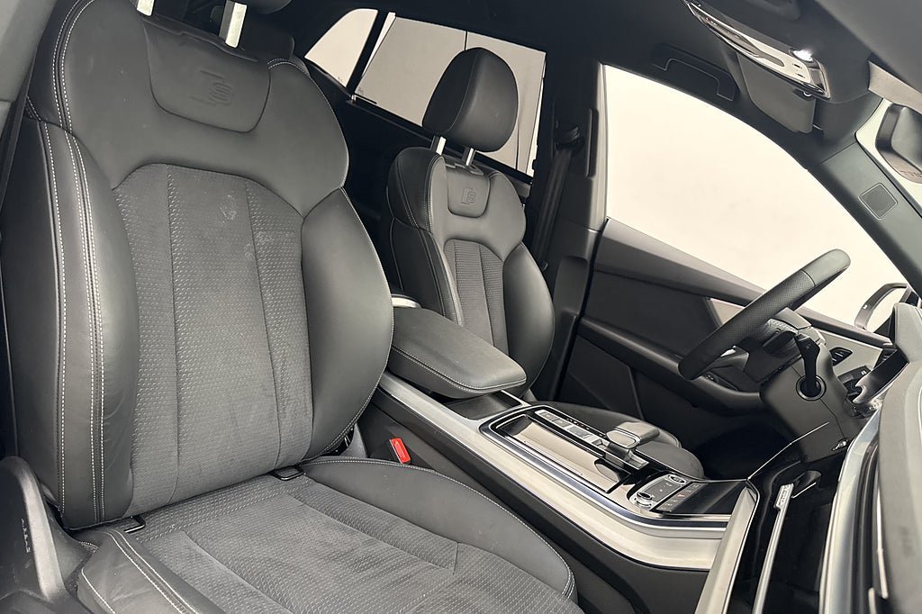 Vehicle Image 35