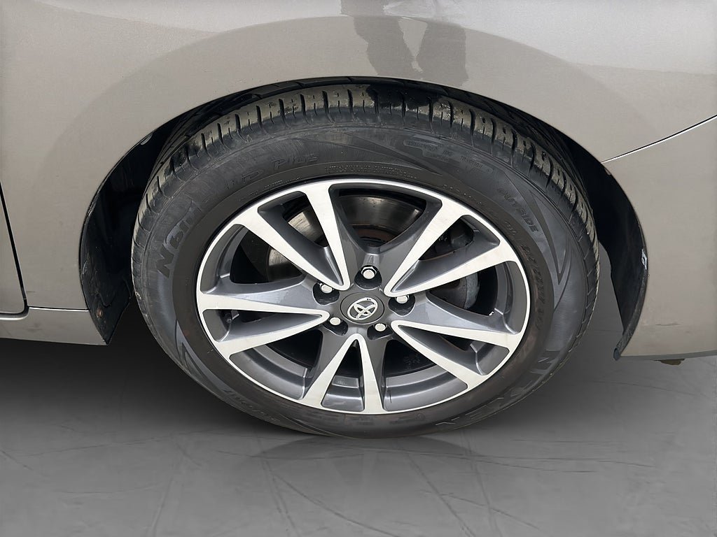 Vehicle Image 35