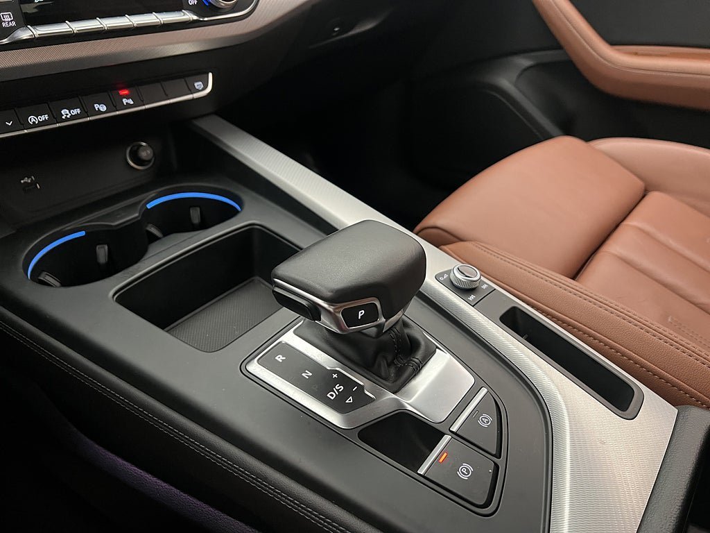 Vehicle Image 25