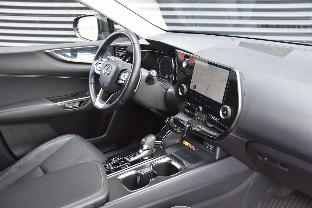 Vehicle Image 10