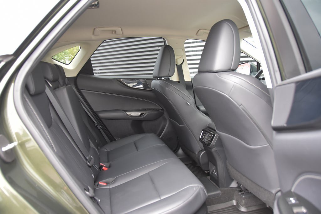 Vehicle Image 12
