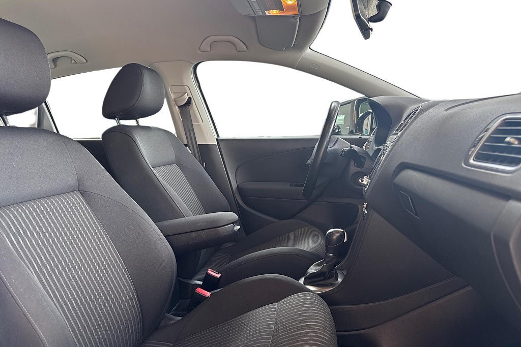 Vehicle Image 16